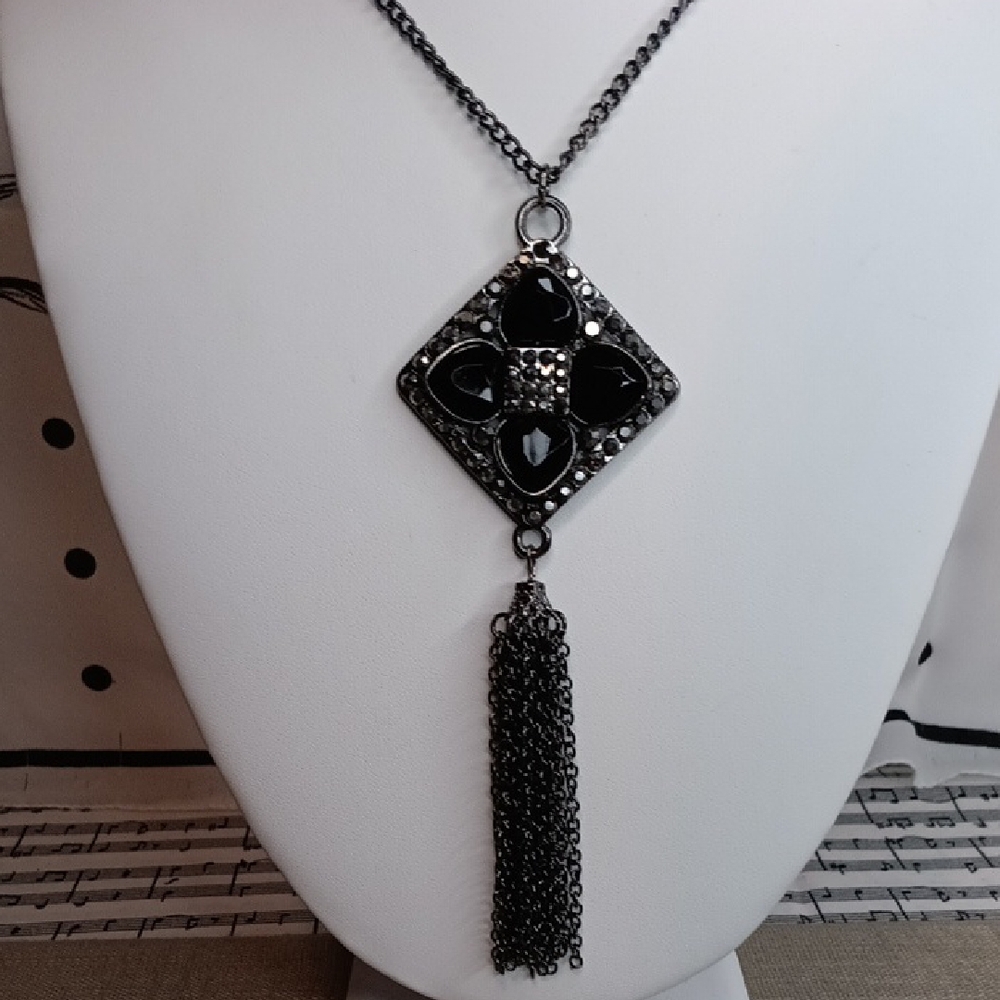 Sofia Vergara Black Pendant Tassel Necklace 18" Long
